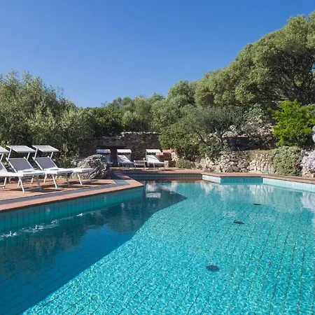 Ogliastra, San Pantaleo, Grande Piscina Privata, Parco Recintato, Wi-fi * 올비아