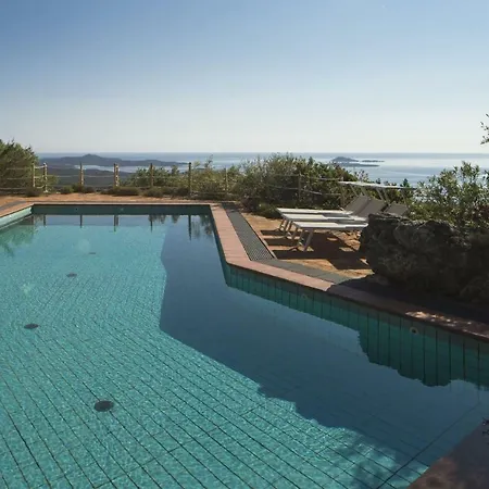 Ogliastra, San Pantaleo, Grande Piscina Privata, Parco Recintato, Wi-fi Willa